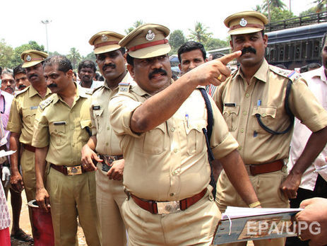  После пожара в индийском храме, унесшего 109 жизней, полиция задержала пятерых подозреваемых