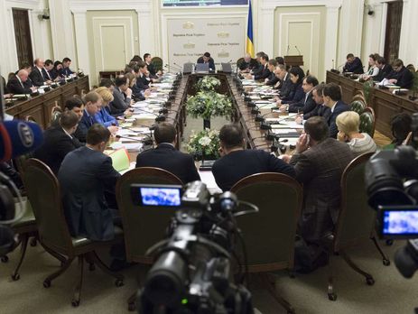 Заявление Яценюка об отставке принесли на согласительный совет парламентских фракций