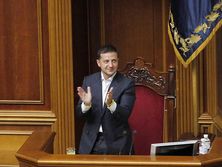 Опрос Центра Разумкова: Деятельность Зеленского положительно оценивают 70% респондентов, Кабмина – 45%, Рады – 44%