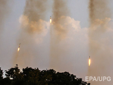 Украинские военные уничтожили линию обороны боевиков под Марьинкой. Видео