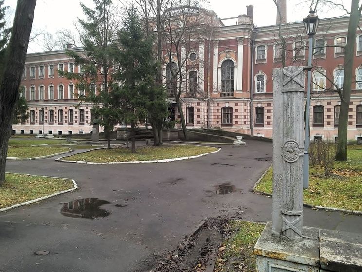 В российском военном госпитале психически больные пациенты убили двух медсестер и бежали