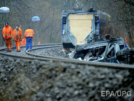 Прокуратура ФРГ: Перед столкновением поездов в Баварии диспетчер играл на смартфоне