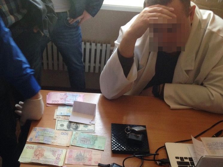 СБУ: В Харькове задержали врача за взятку 11,5 тыс. грн