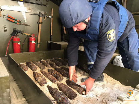 На территории одной из школ Тернополя нашли более 100 боеприпасов времен Второй мировой войны