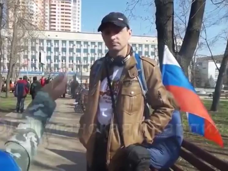 Казанский: В Луганске борцы за русский мир так поругались на улице, что у одного из них случился инсульт. Видео