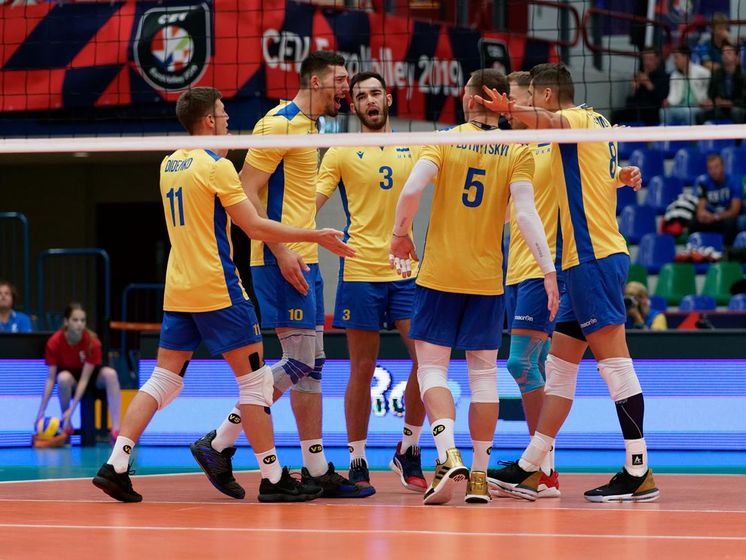 ﻿Збірна України з волейболу перемогла Естонію і вийшла у плей-оф чемпіонату Європи