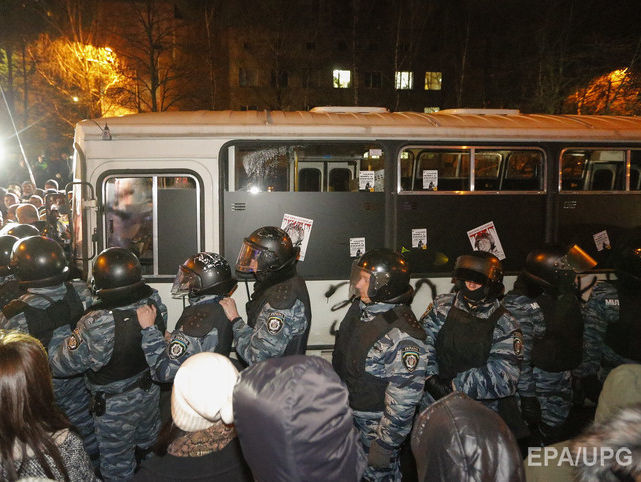 ГПУ объявила киевскому полицейскому подозрение в избиении активистов Евромайдана