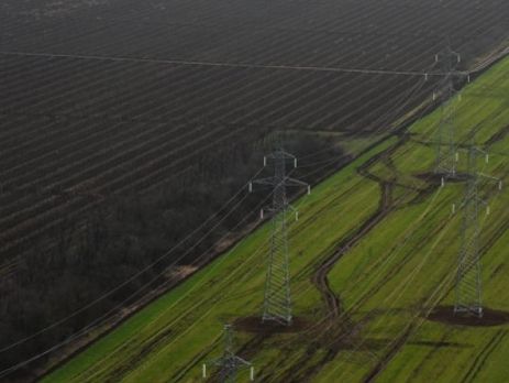 Россия запустила третью нитку моста в аннексированный Крым, обещает 