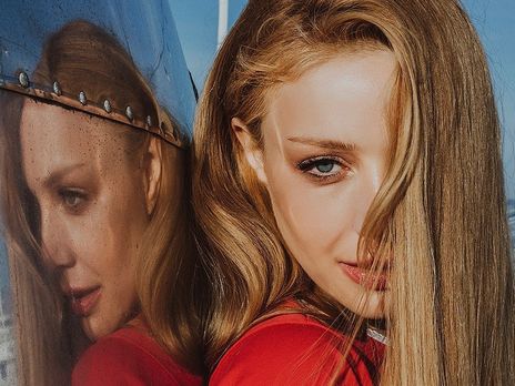 Опубликована подборка архивных снимков Тины Кароль с ее мамой