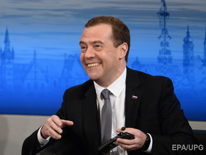 Медведев задекларировал 8,8 млн рублей дохода в 2015 году