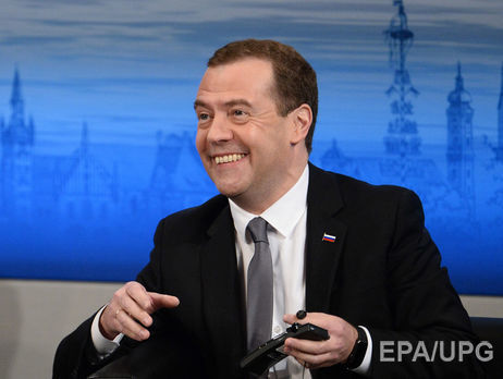 Медведев задекларировал 8,8 млн рублей дохода в 2015 году