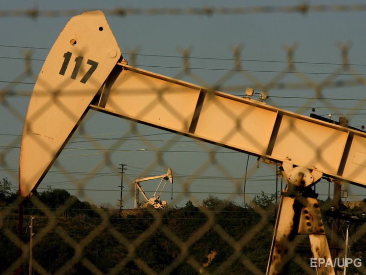 Цены на нефть упали ниже $43 за баррель