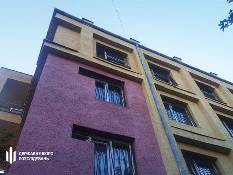 В Ужгороде мужчина выпрыгнул с четвертого этажа отдела полиции, ГБР открыло уголовное производство