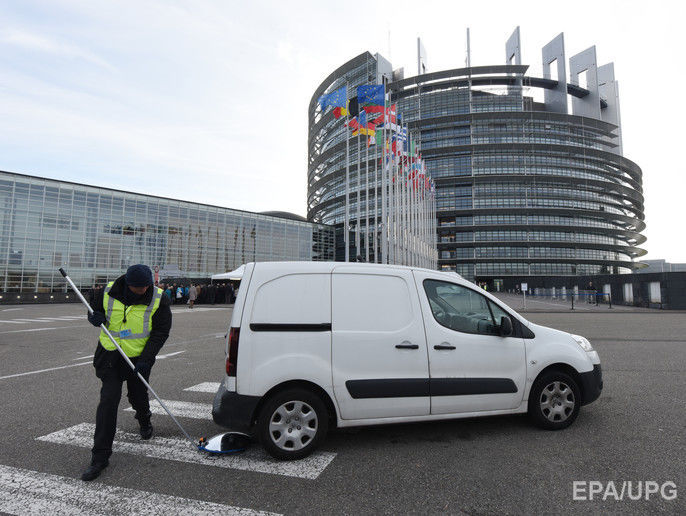 У шоферов Европарламента нашли пропагандистские компакт-диски ИГИЛ &ndash; СМИ