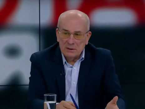 На рынке электроэнергии признаки монополии имеет одна компания, это 