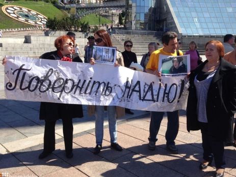 В Киеве на Майдане активисты требуют от властей вернуть Савченко в Украину