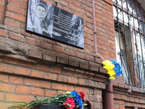 Порошенко: Два года, как с нами нет невероятного человека Героя Украины Владимира Рыбака