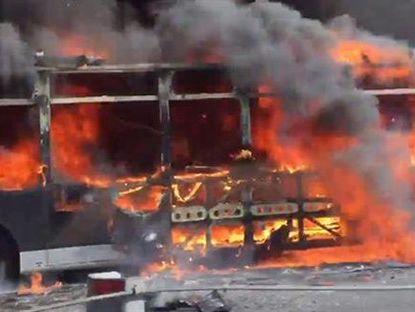 В центре Стамбула в автобусе произошел взрыв. Видео