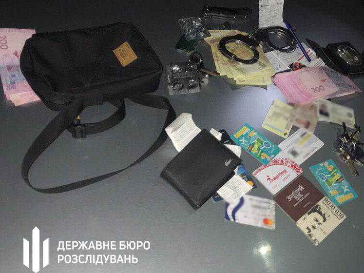 Полицейские в Киеве требовали взятку у родных женщины, задержанной с наркотиками – ГБР
