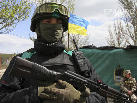 Пресс-центр АТО: В районе Марьинки по украинским военным вели огонь снайперы и обстреливали из БМП