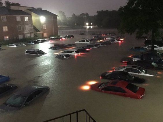 В результате крупнейшего в истории наводнения в Хьюстоне погибли пять человек