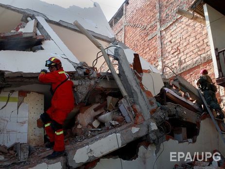 Жертвами мощного землетрясения в Эквадоре стали уже 413 человек