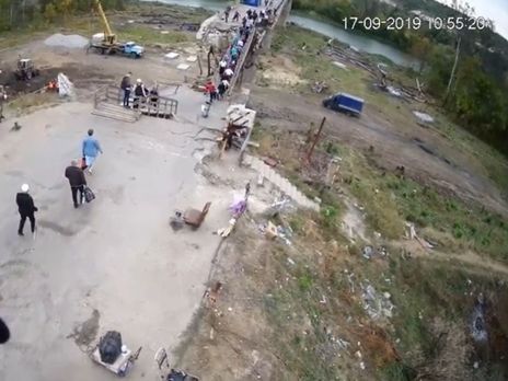 На пункте пропуска 