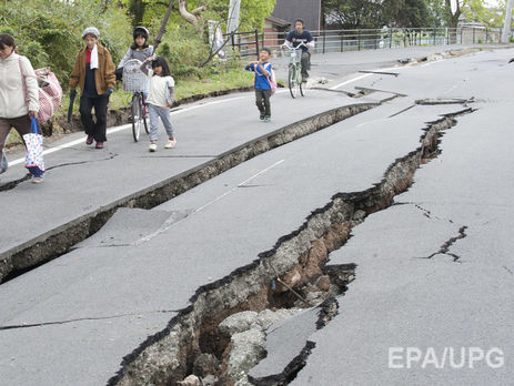 Землетрясение на юге Японии оставило многокилометровую трещину. Видео