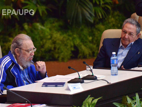 Фидель и Рауль Кастро на VII съезде Компартии Кубы