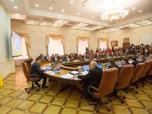 Гройсман: Кабмин упростил регистрацию лекарств, прошедших сертификацию в США, ЕС, Швейцарии, Японии, Канаде и Австралии