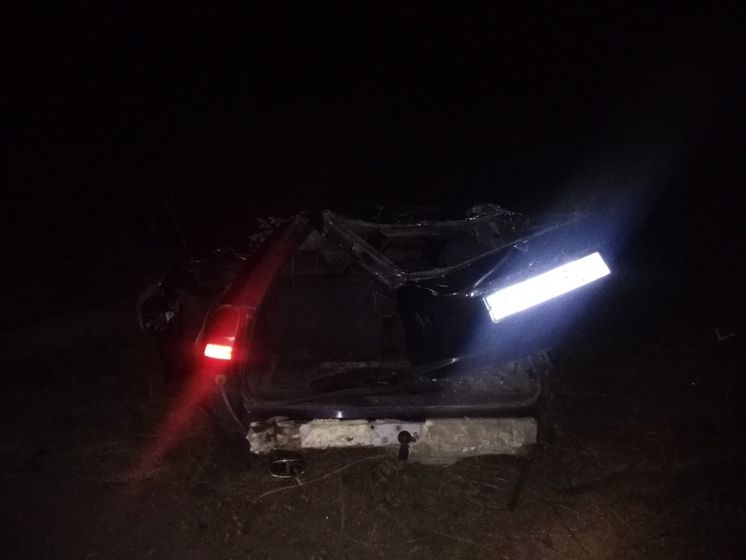 ﻿У Хмельницькій області автомобіль врізався в електроопору, загинуло четверо людей – поліція