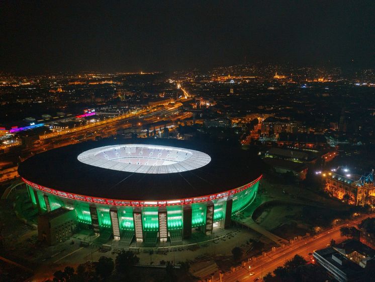 ﻿Жителі Будапешта вночі кілька годин слухали музику Rammstein із колонок стадіону