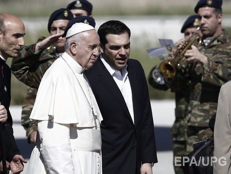 Ципрас и Папа Франциск на острове Лесбос, где расположен лагерь мигрантов