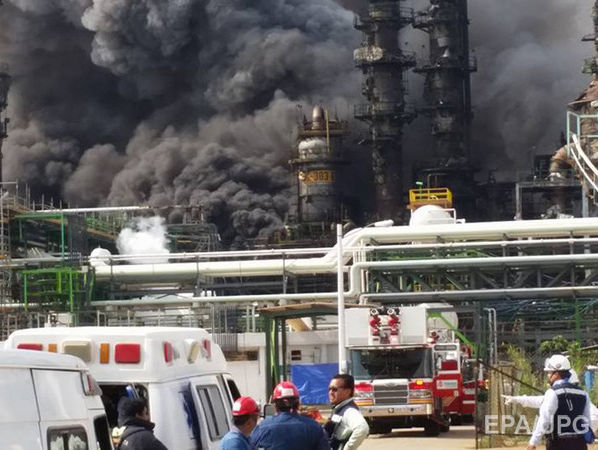 В Мексике произошел мощный взрыв на нефтеперерабатывающем заводе: трое погибших, 136 пострадавших