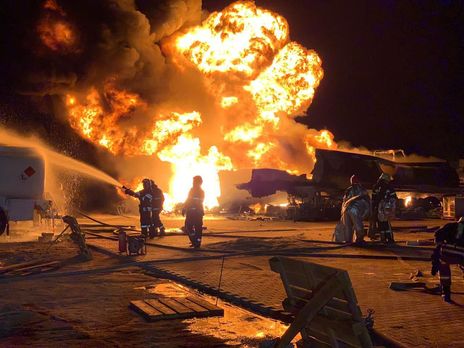 В Киеве загорелись автоцистерны с топливом – ГСЧС