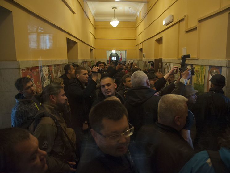 Владельцы киосков штурмовали здание Киевсовета, произошла потасовка 