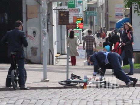 Кличко о падении с велосипеда: Со мной все в порядке, ни одной царапины, костюм тоже цел