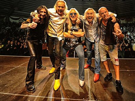 Uriah Heep запечатлели туалет украинского поезда