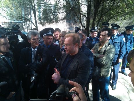 В Запорожье избили пророссийского политика Волгу. Видео