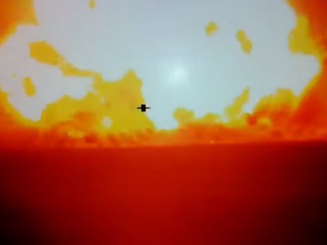 Украинские военные опубликовали кадры попадания противотанковой ракеты, уничтожившей минометный расчет боевиков. Видео