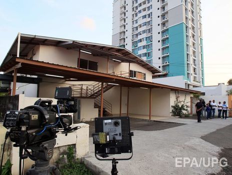 Во время обыска в офисе Mossack Fonseca следователи нашли сумки с порезанными документами