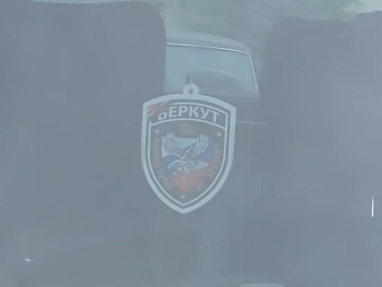 Киевского полицейского, в авто которого нашли символику боевиков "ДНР", уволили. Видео