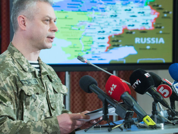 Лысенко: Беспилотник боевиков сбросил зажигательное вещество в тылу ВСУ, пострадал украинский военный