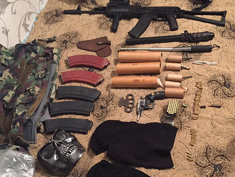 В Днепропетровске патрульный полицейский пытался торговать оружием 