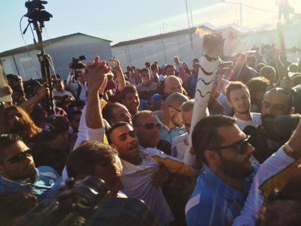 Беженец из Сирии пронес Олимпийский факел по Афинам