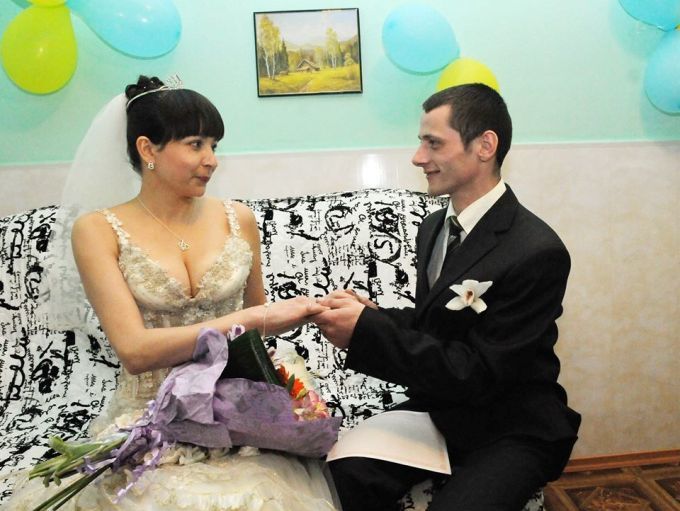 В Харькове впервые в Украине вышла замуж осужденная к пожизненному заключению
