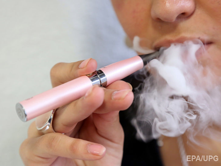 Британские ученые рекомендовали желающим бросить курить перейти на электронные сигареты