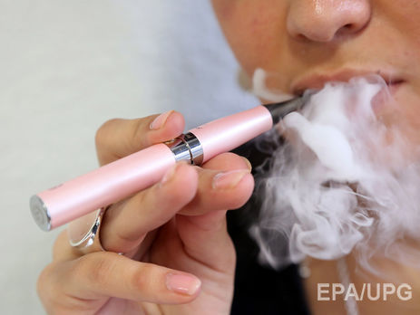 Британские ученые рекомендовали желающим бросить курить перейти на электронные сигареты