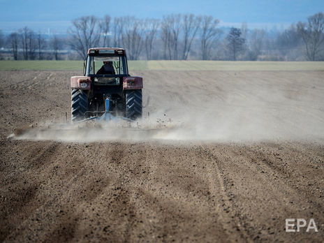 Более половины украинцев не поддерживают отмену моратория на продажу земли – опрос