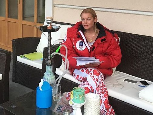 Волочкова приняла Багова с букетом роз после скандальной отмены спектакля 